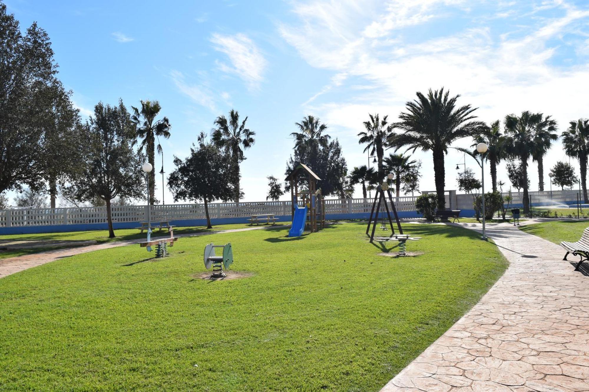 Luxurious Spacious Three Bedroom Apartment On Beachfront ألميريمار المظهر الخارجي الصورة